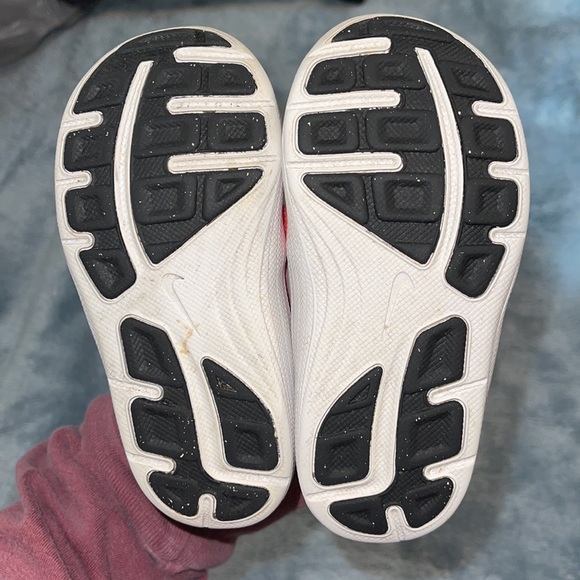 Toddler Girls 6C Nike Velcro shoes - Picture 6 of 9